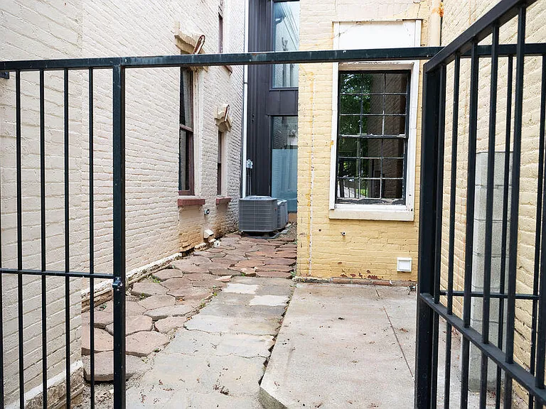 275 S Limestone St #140 — Photo 38