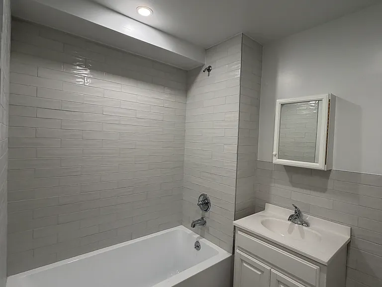 2512 Bronx Park E #G — Photo 16