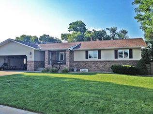 1718 Apache Ave, Hastings, NE 68901