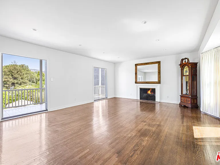 2411 Saint George St — Photo 1