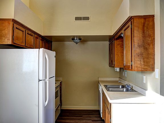 4th image of 204 W Hillside Ave APT C