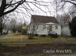 203 N McKinley St, Girard, IL 62640