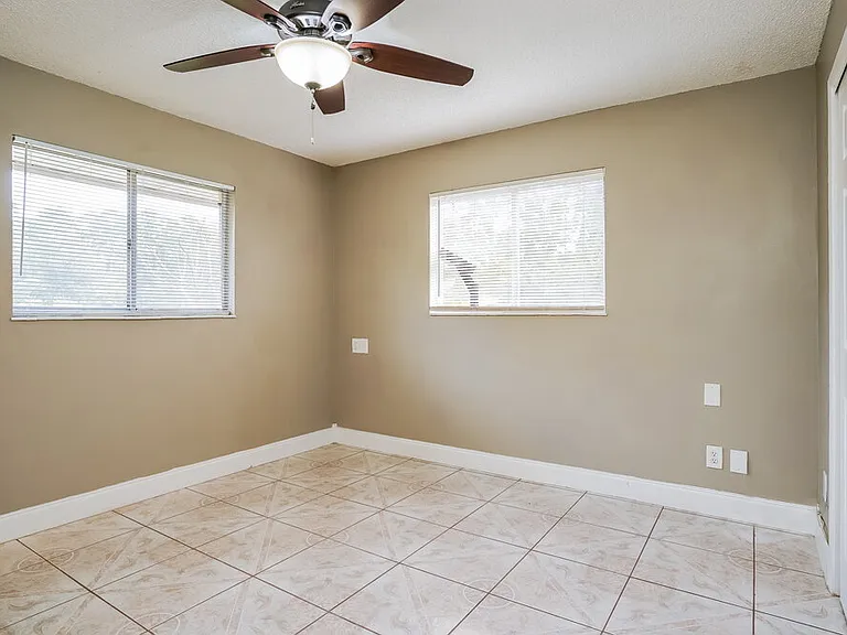 1119 Clayton Ave — Photo 8
