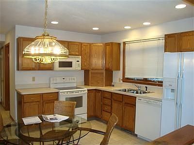 2nd image of 808 Woodfield Ct Unit 808