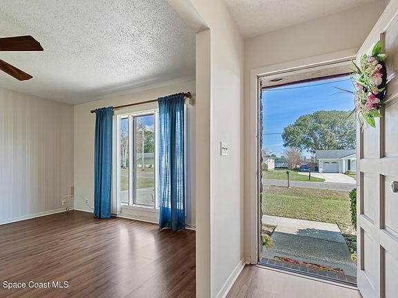 3rd image of 3582 Calvados Ave