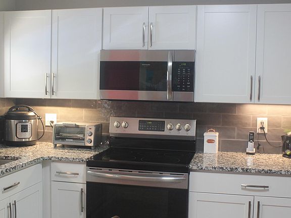 5th image of 2155 Wood St APT A8