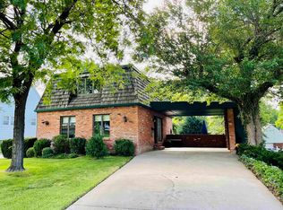 1904 La Mesa Dr, Dodge City, KS 67801