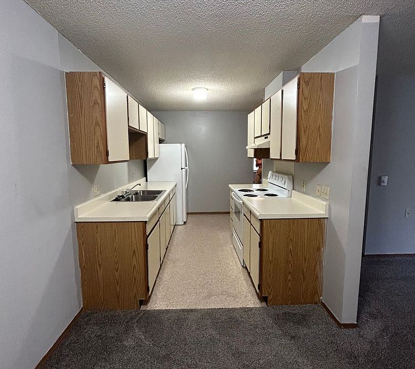 1st image of 548 River Run Dr #556