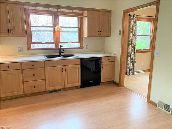 3rd image of 8141 Timber Ln