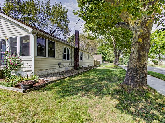 3rd image of 2504 Logan Ave