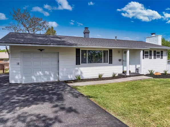 3887 Crest Circle Dr, Arnold, MO 63010