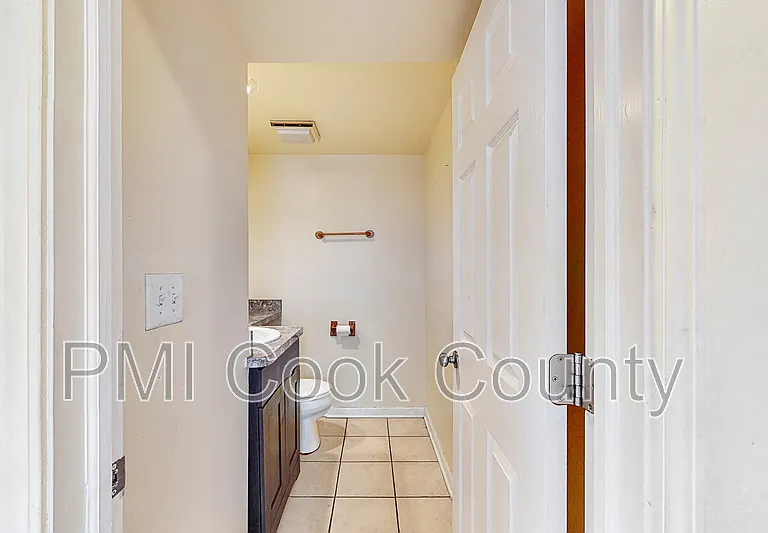 2605 E Martha Pl — Photo 6