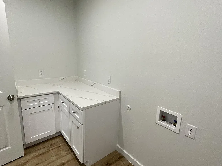 524 W Florence St — Photo 14