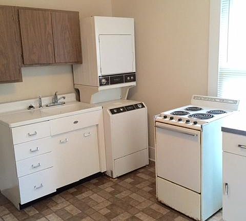5th image of 1418 Cornelia St APT 2
