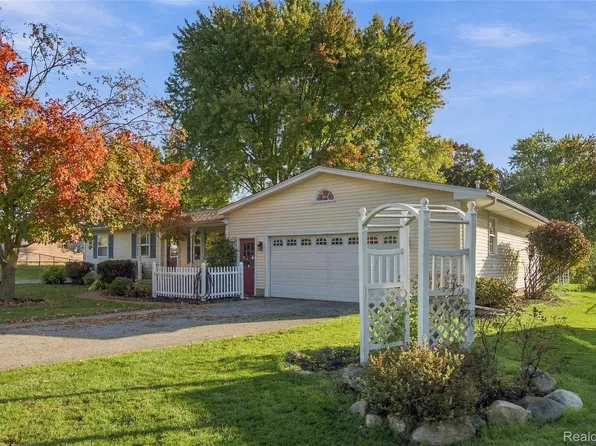 5086 N Belsay Rd, Flint, MI 48506