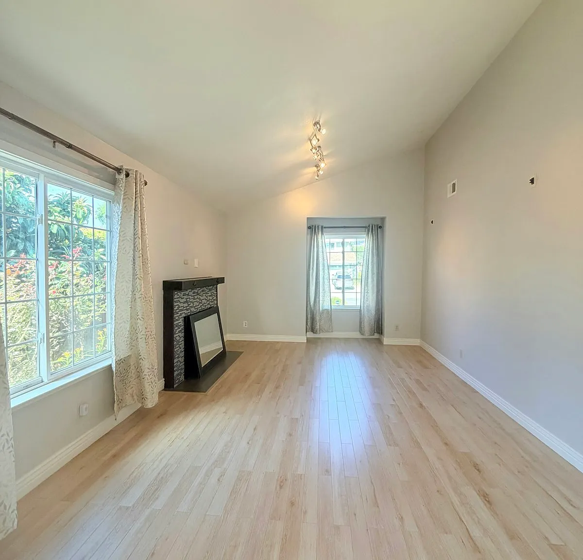 66 Snyder Way — Photo 4