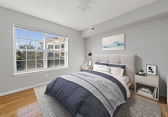 5th image of 50 Patricia Ln #208