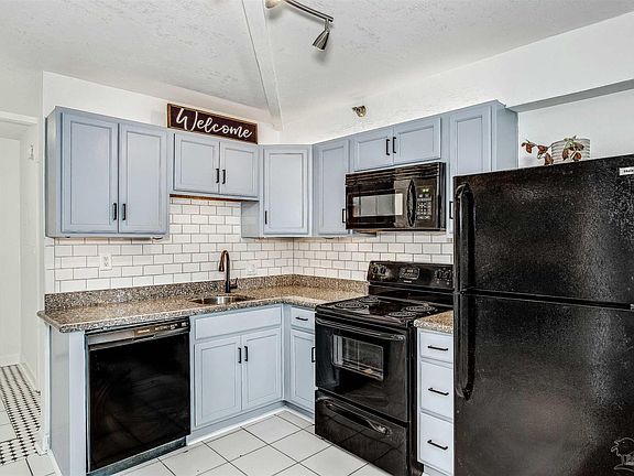 3rd image of 224 E Garden St APT 317