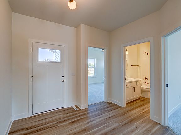 4th image of 6674 Warner Farm Dr