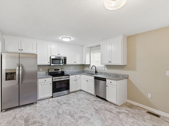 5th image of 1040 Rebecca Dr