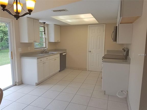 5th image of 355 La Paz Dr