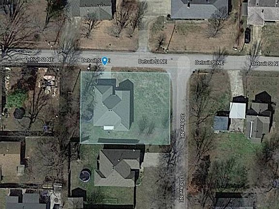 3rd image of 207 Detroit St NE