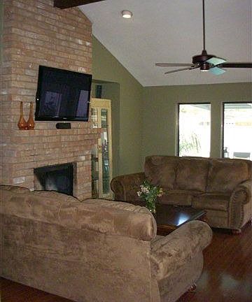 4th image of 1170 Shakespeare Dr