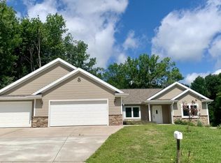 200 Porcupine Ln, Abbotsford, WI 54405