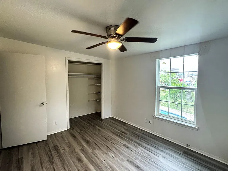 Halbart Dr — Photo 10