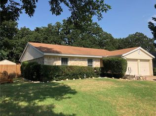 6000 Springwood Dr, Arlington, TX 76001