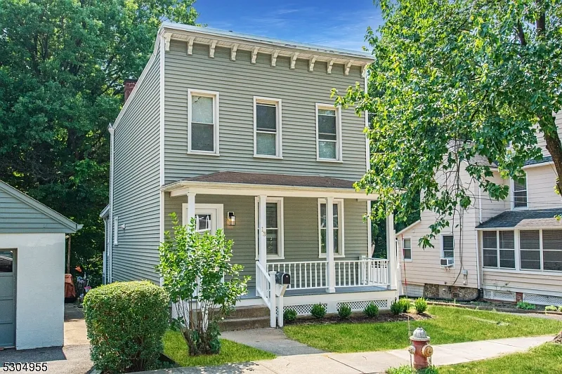 3 bed, 1.5 bath, $3,700 — Photo 3