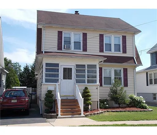 24 Southside Ave photo 1