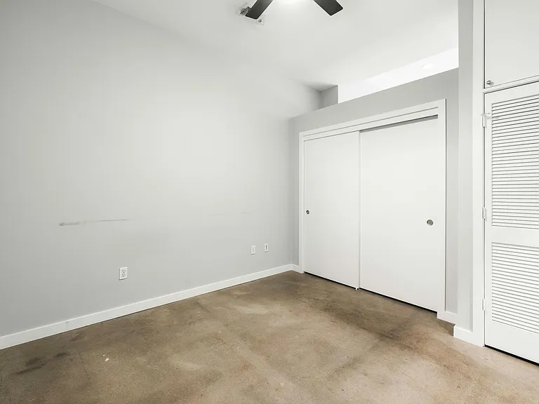 507 Sabine St #403 — Photo 17