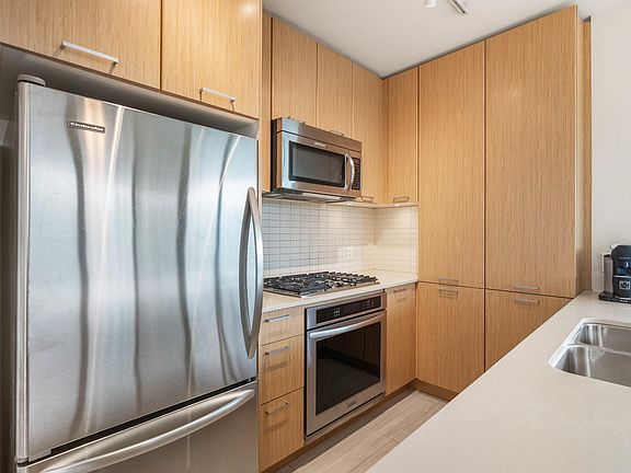 5th image of 301 Capilano Rd #1707