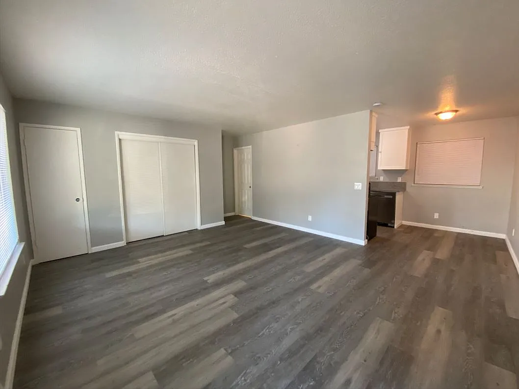 Studio, 500 sqft, $975 — Photo 4