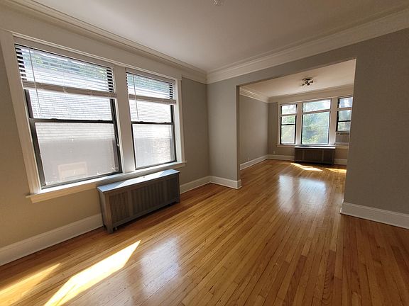 3rd image of 1314 W Argyle St APT 2