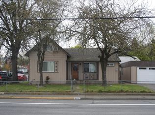 804 NE D St, Grants Pass, OR 97526