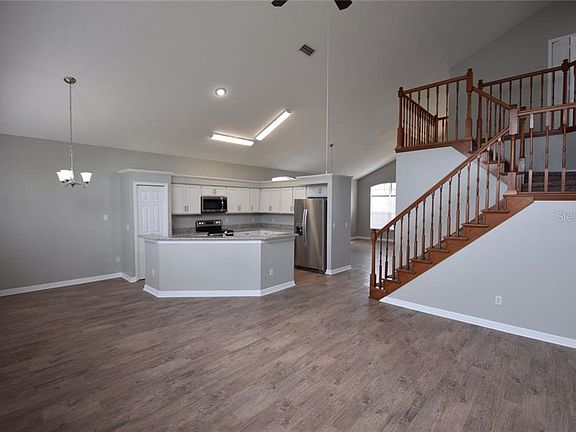 4th image of 302 Lexingdale Dr