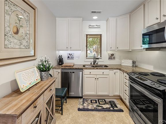 5th image of 3132 Lake Village Dr