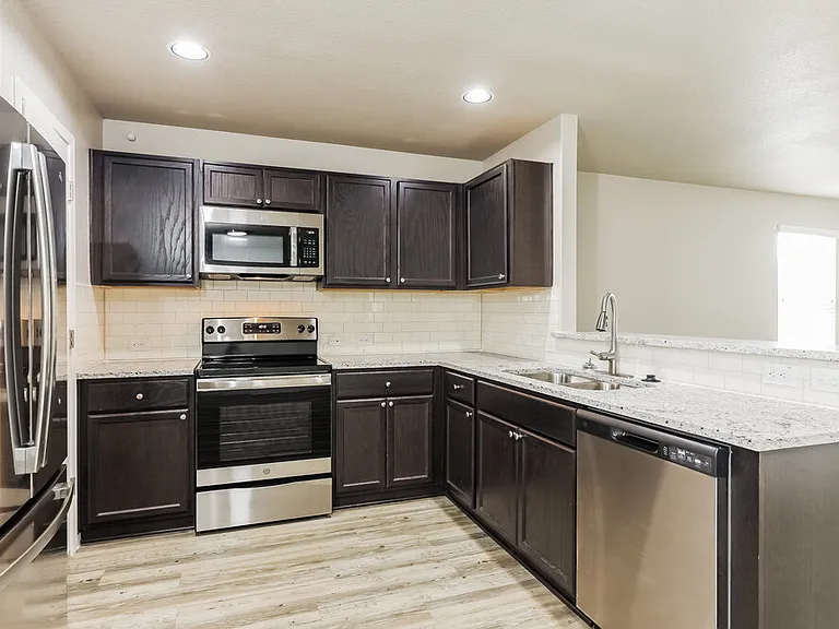 3215 Pedernales Dr — Photo 6