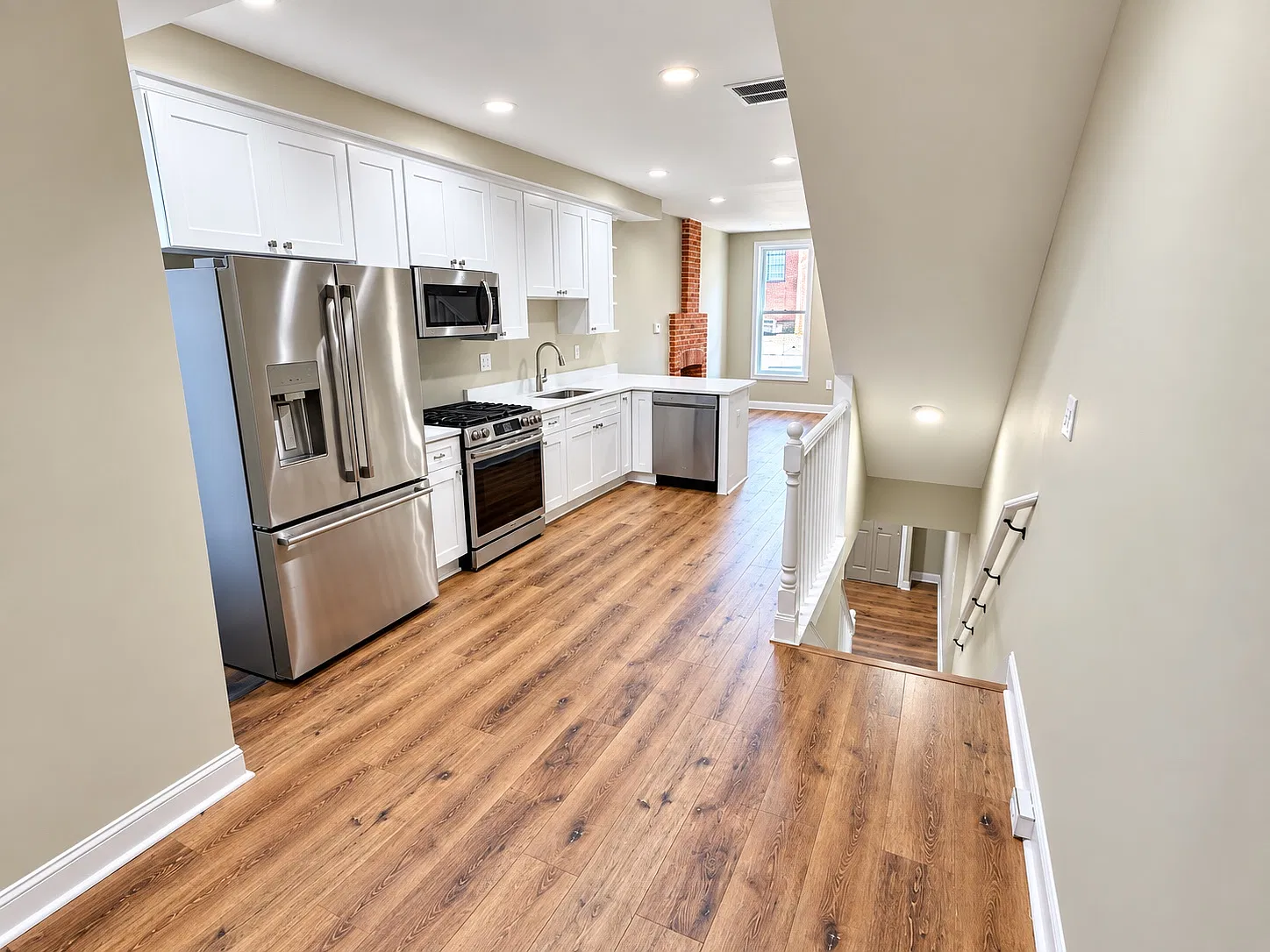 3 bed, 1800 sqft, $3,600 — Photo 3