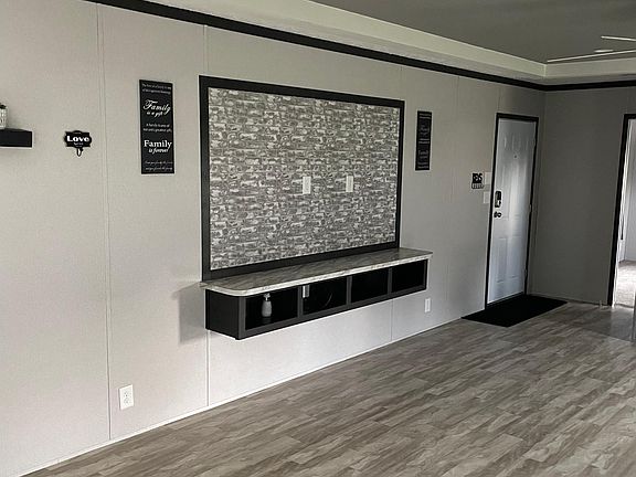 2nd image of 231 Pierpont Flds