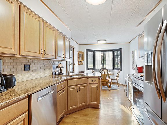 3rd image of 7931 Lakeview Ct #1B