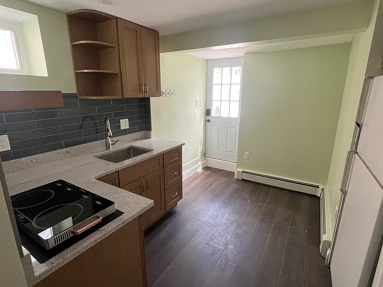44 Bettinson Ave — Photo 4