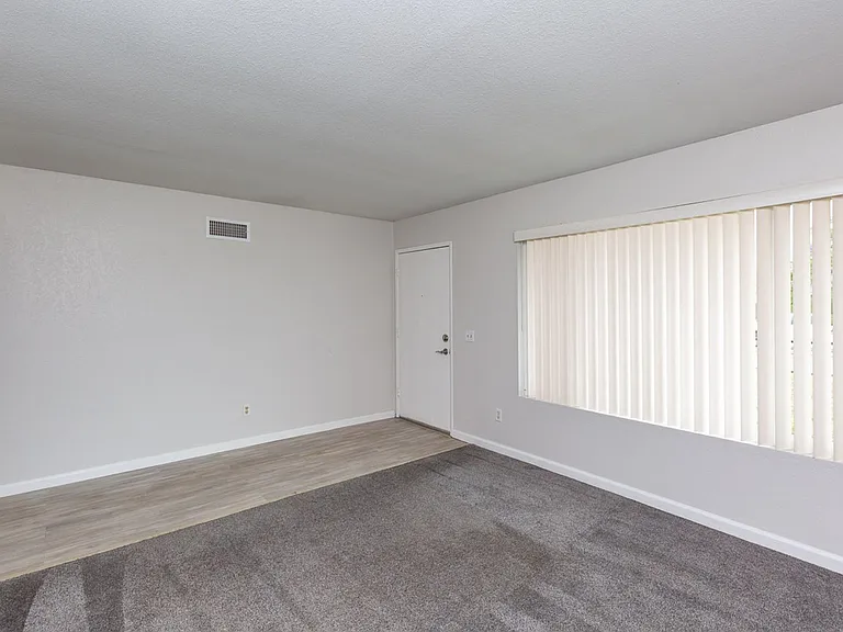 11355 Camarosa Cir — Photo 5