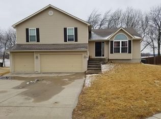 10618 NW 86th St, Kansas City, MO 64153