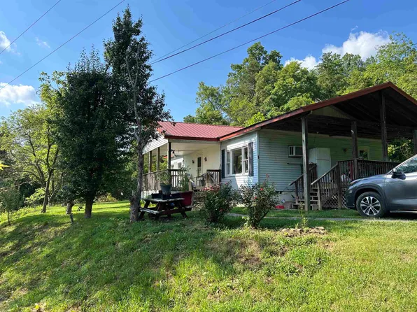 157 Canterbury Ln, Fort Gay, WV 25514