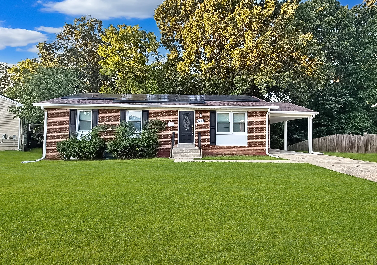 Spacious 5BR/3BA Home with Two Kitchens, Deck & Driveway! — Photo 1