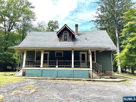 3rd image of 440 Cedar Lane