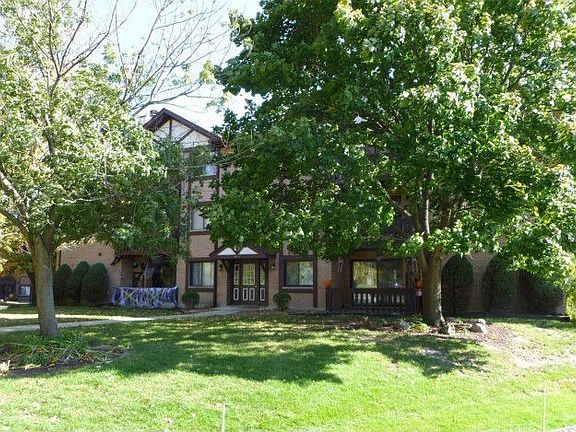 2nd image of 6015 Lakeside Pl